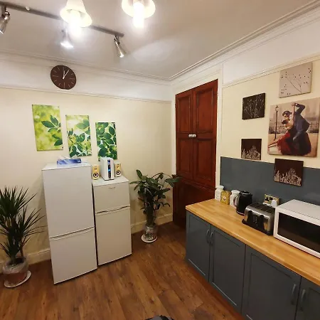 Homestay * Cosy Deluxe Double Bedroom + Free Wifi + Free Parking Leeds (West Yorkshire)
