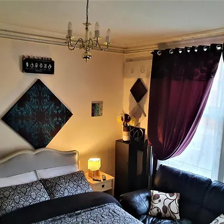 * Cosy Deluxe Double Bedroom + Free Wifi + Free Parking Quarto em Acomodações Particulares Leeds (West Yorkshire)