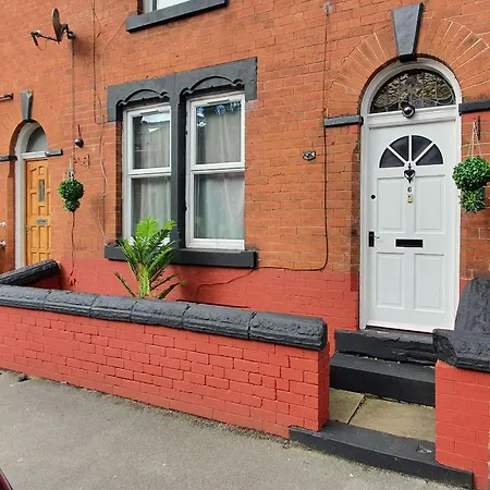 * Cosy Deluxe Double Bedroom + Free Wifi + Free Parking *